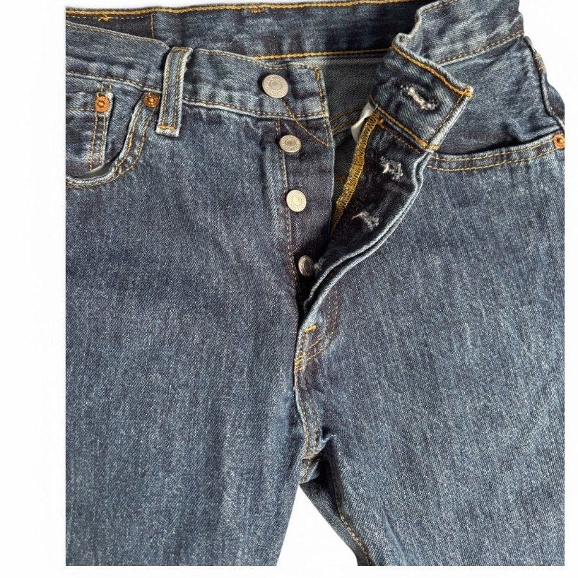 Levi’s 501 Women’s Jeans – W28 L32 – Button Fly – Medium Wash Denim -5010139