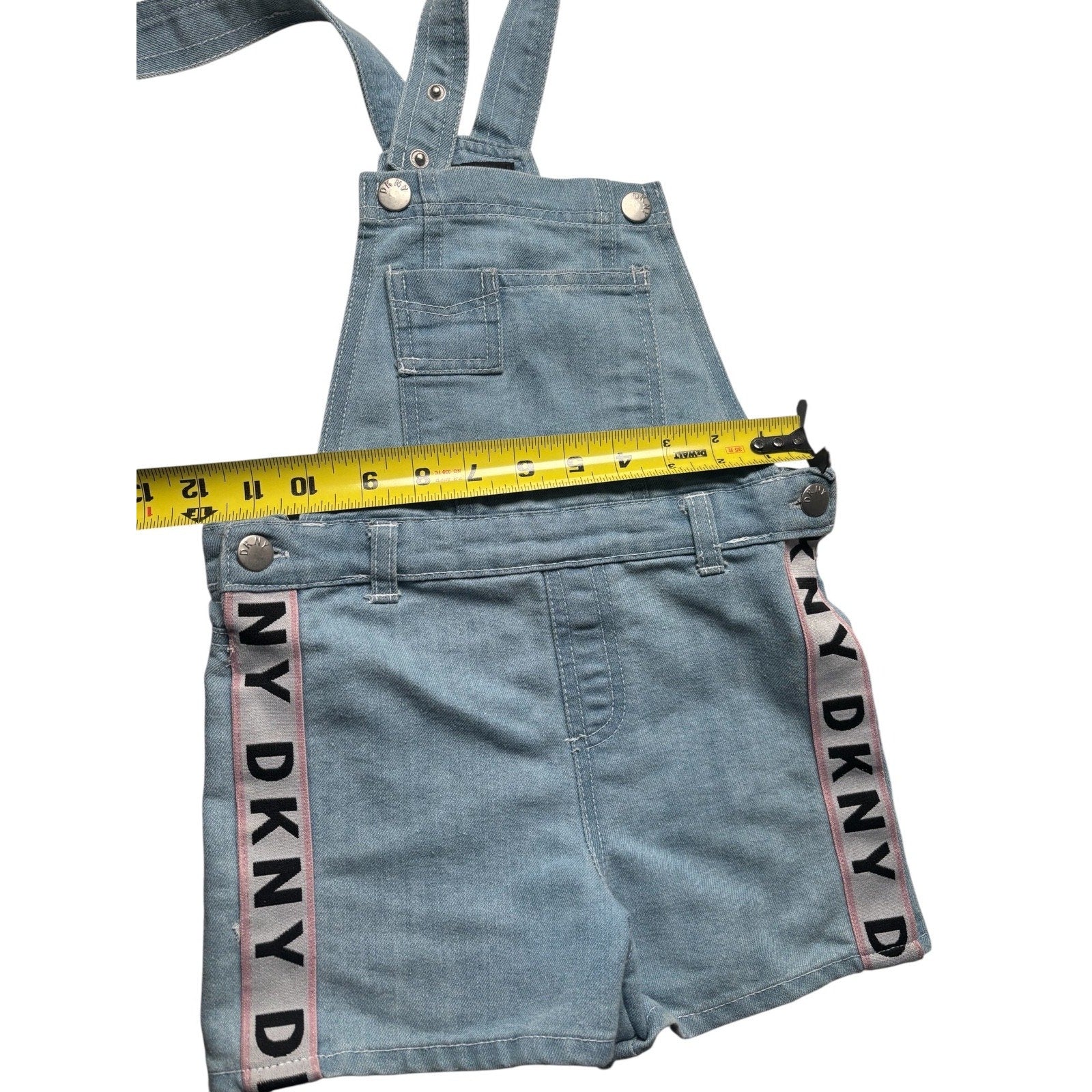 DKNY Girls Denim Shortalls Overalls Logo Tape Light Wash Size 6/8 Small KDS09
