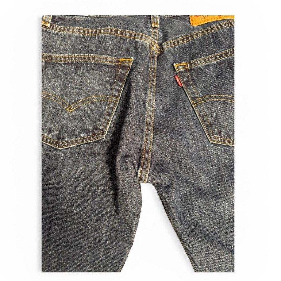 Levi’s 501 Women’s Jeans – W28 L32 – Button Fly – Medium Wash Denim -5010139