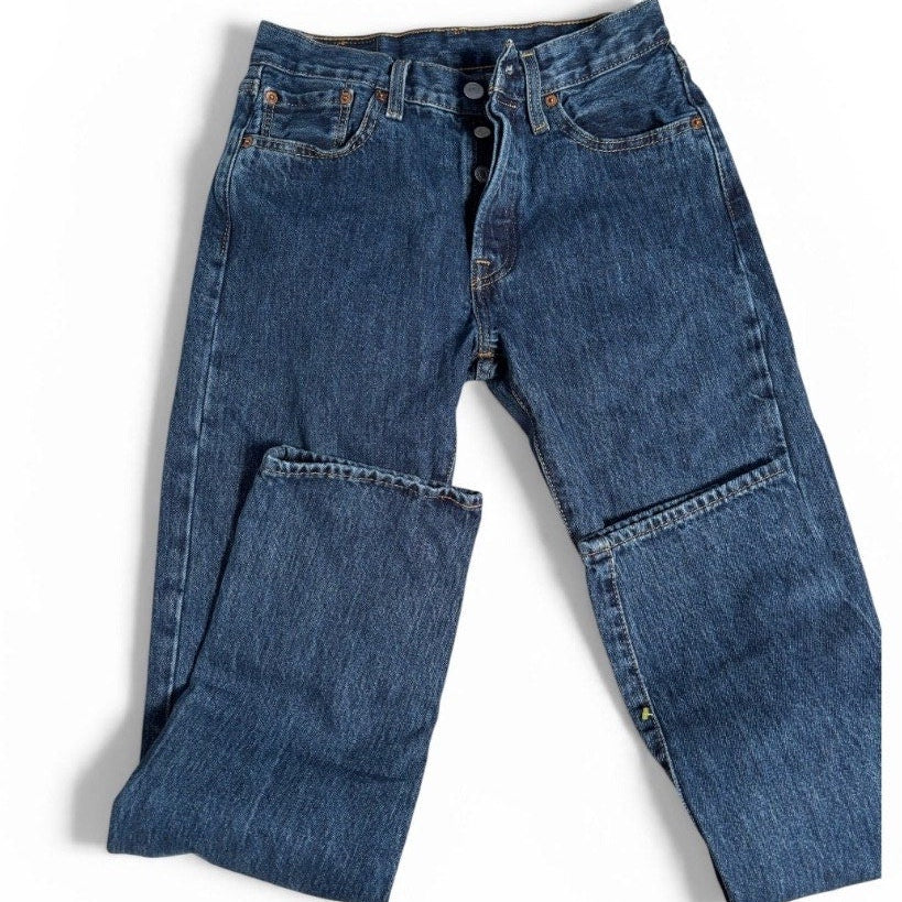 Levi’s 501 Women’s Jeans – W28 L32 – Button Fly – Medium Wash Denim -5010139
