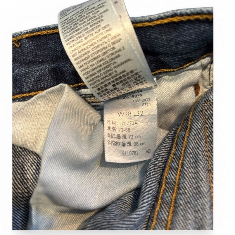 Levi’s 501 Women’s Jeans – W28 L32 – Button Fly – Medium Wash Denim -5010139