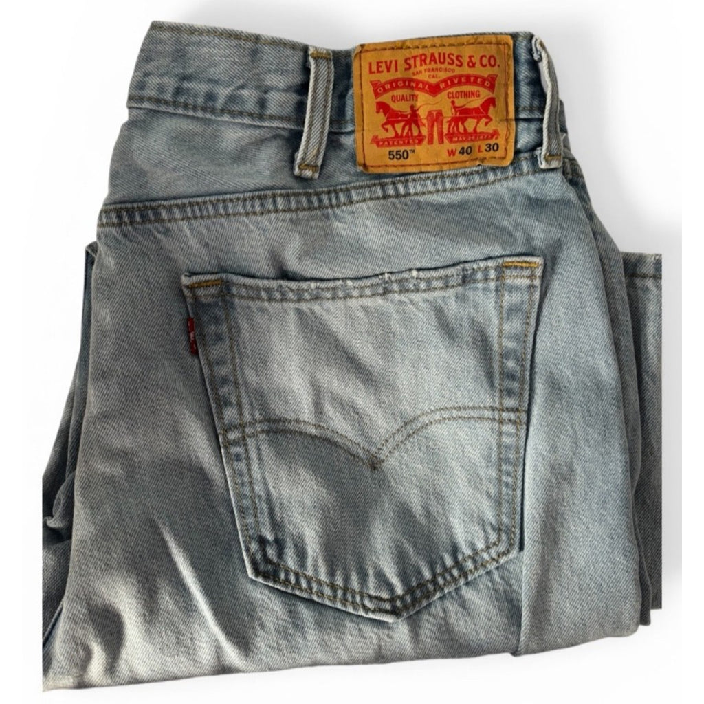 Levi’s 550 40x30 men’s relaxed fit jeans light wash denim tapered leg, 5500103
