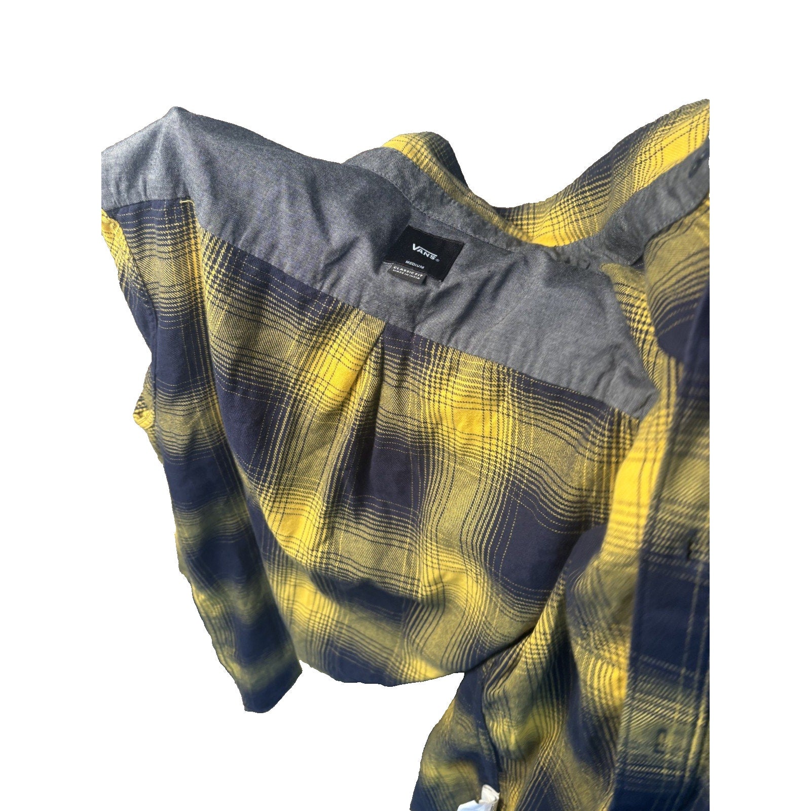 VANS Large 100% Cotton Red/Black Plaid Long-Sleeved Button-Up Flannel Shirt MN07